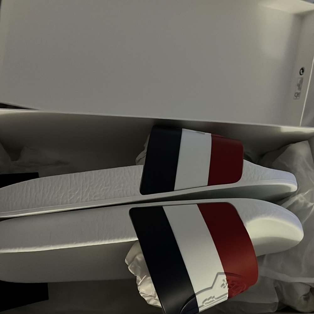 Moncler mens slides size 42. Basile sandalo never worn. - Picture 4 of 5